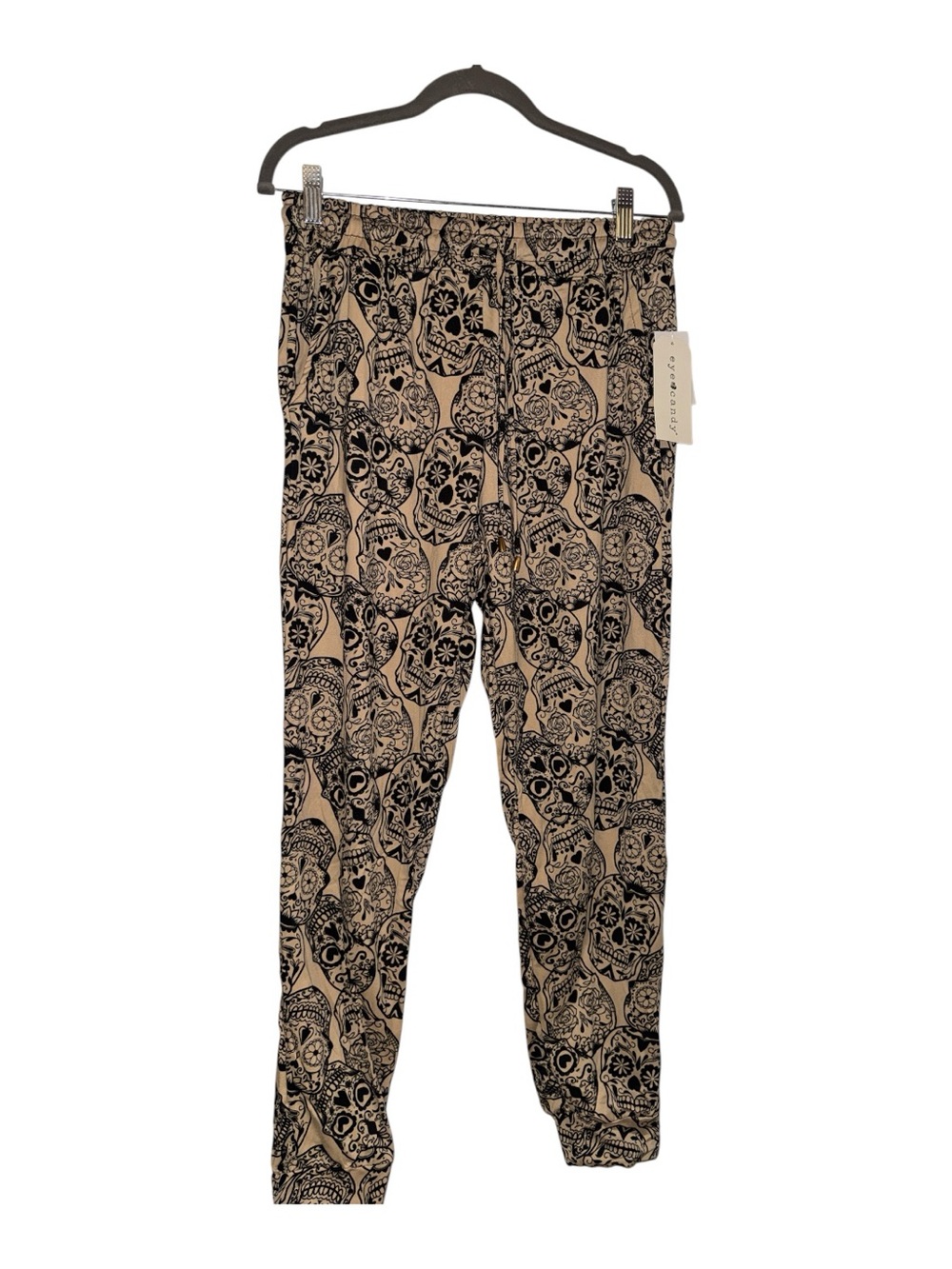 Woman’s eye candy Black Skull Print Leggings on Tan